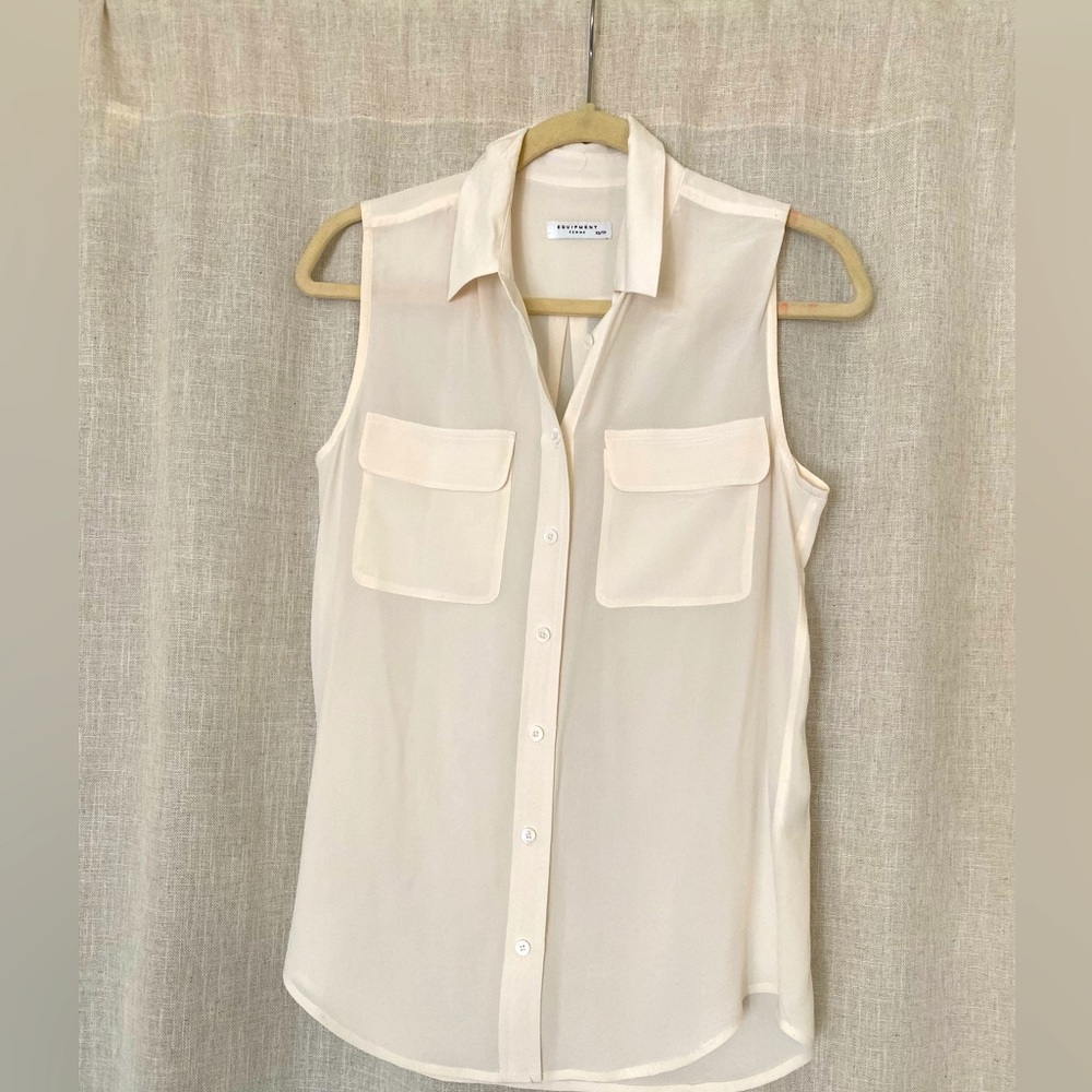 Equipment Silk Sleeveless Button Up Blouse in XS